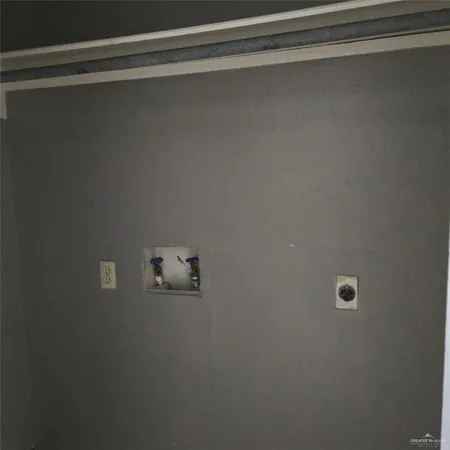 $725 | 303 South Palm Drive, Pharr, TX 78577