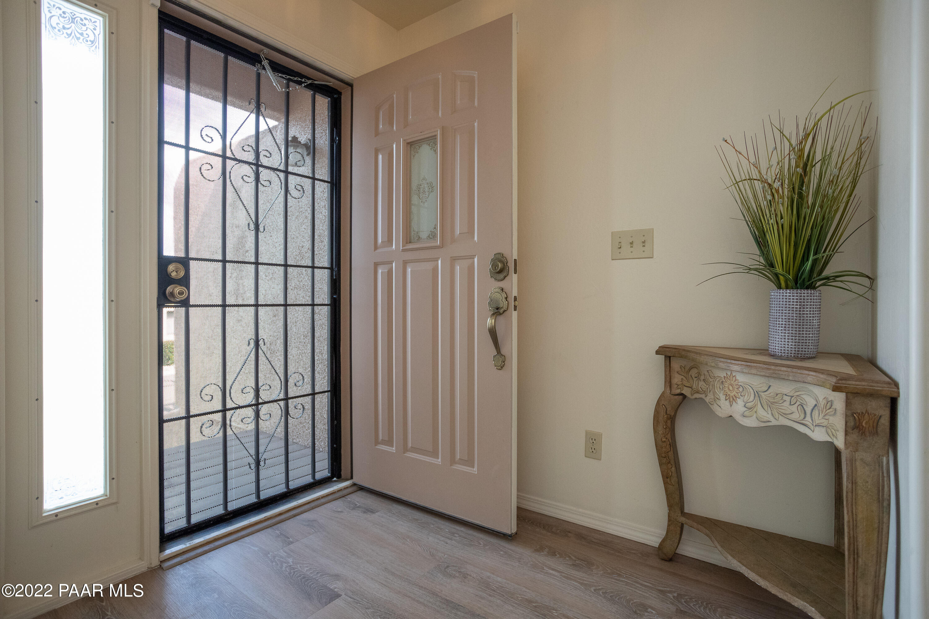 2734 College Heights Road Prescott, AZ 86301 - Photo 5 of 45 Foyer
