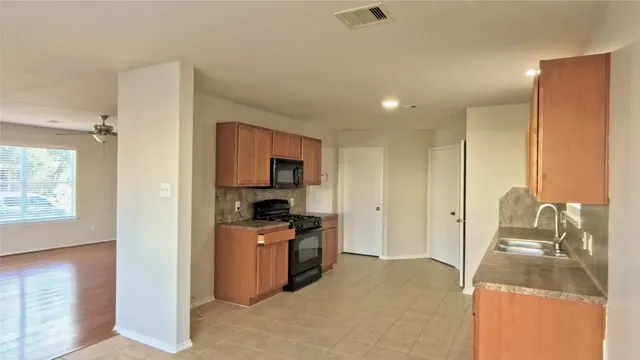 $2,400 | 2843 Maybrook Hollow Lane, Houston, TX 77047