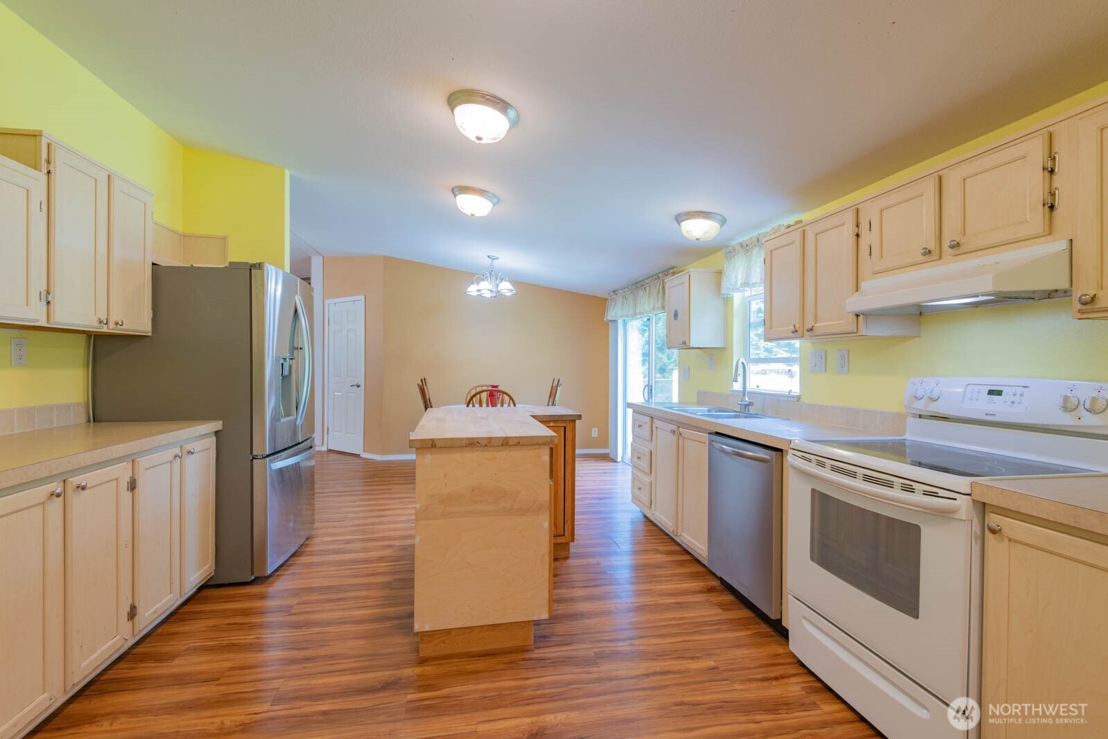 239 Robinson Road Port Angeles, WA 98362 - Photo 7 of 40