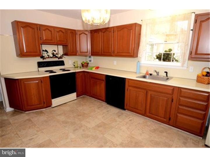 2400 Silverside Road Wilmington, DE 19810 - Photo 8 of 17 Kitchen