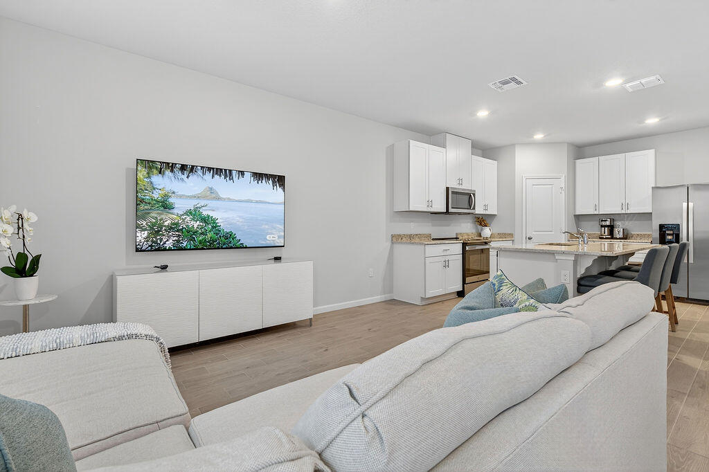 5696 Southeast Edgewater Circle Stuart, FL 34997 - Photo 9 of 29 Great Room