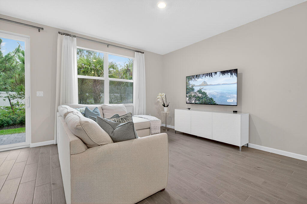 5696 Southeast Edgewater Circle Stuart, FL 34997 - Photo 10 of 29 Great Room