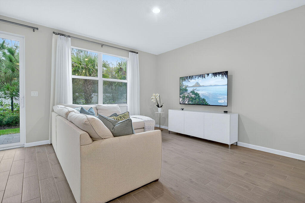 5696 Southeast Edgewater Circle Stuart, FL 34997 - Photo 11 of 29 Great Room