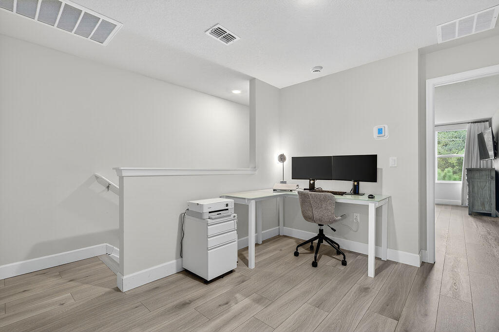 5696 Southeast Edgewater Circle Stuart, FL 34997 - Photo 19 of 29 Loft