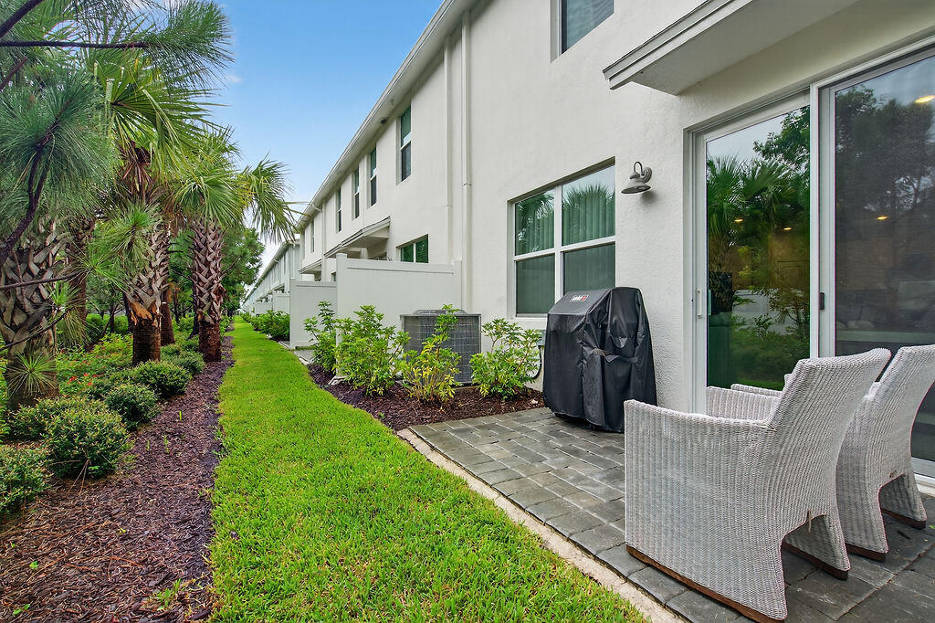 5696 Southeast Edgewater Circle Stuart, FL 34997 - Photo 25 of 29 Back of home