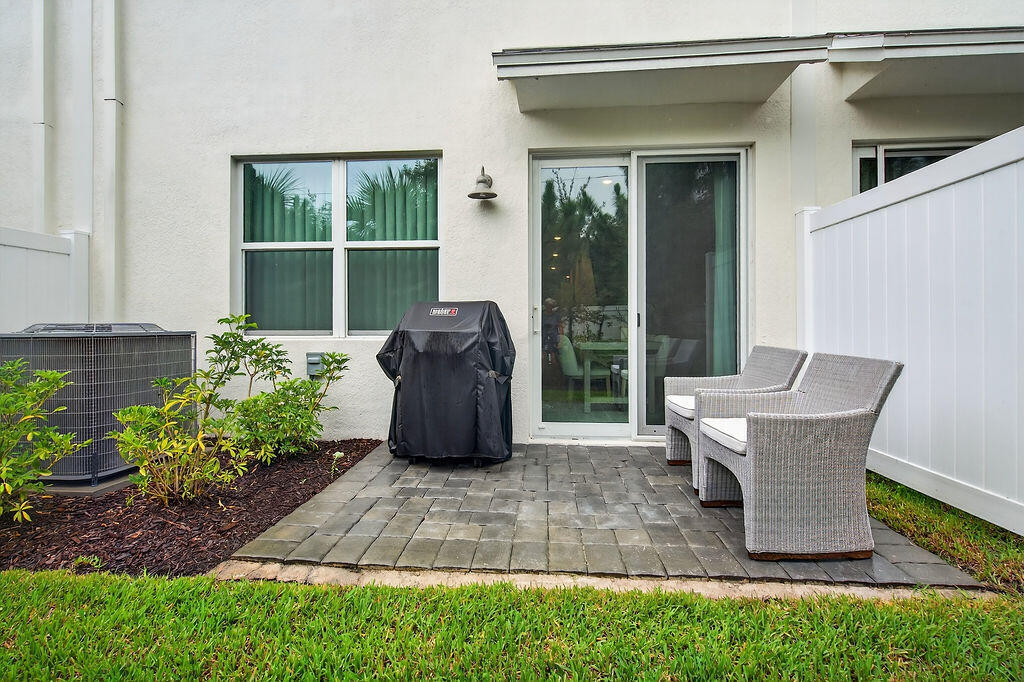 5696 Southeast Edgewater Circle Stuart, FL 34997 - Photo 26 of 29 Back Patio
