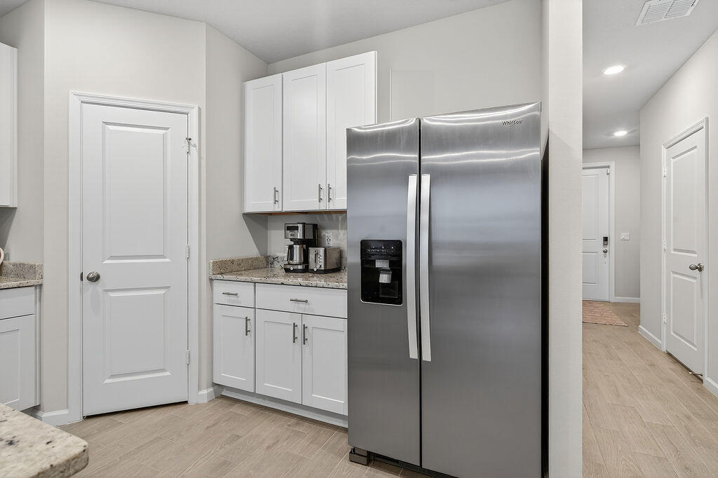 5696 Southeast Edgewater Circle Stuart, FL 34997 - Photo 4 of 29 Kitchen