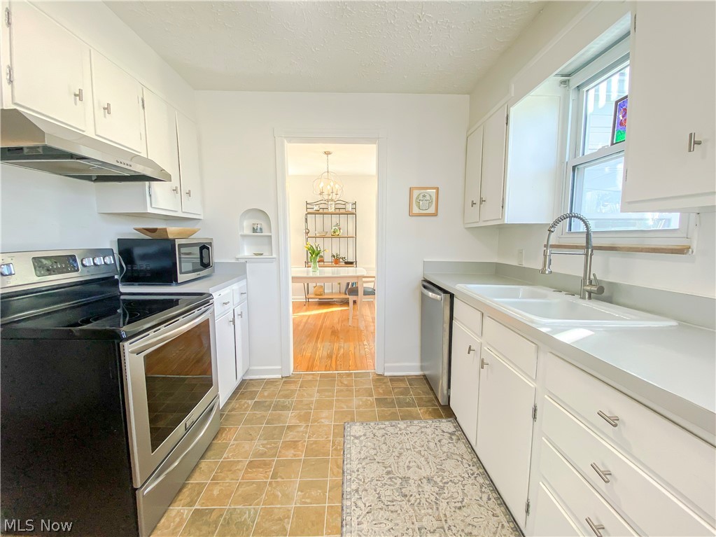 1626 Oakmount Road South Euclid, OH 44121 - Photo 8 of 25