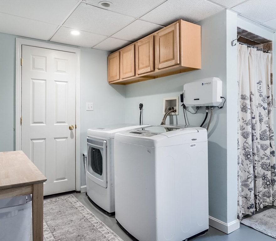 183 Sterling Road Princeton, MA 01541 - Photo 27 of 35 a utility room with dryer and washer