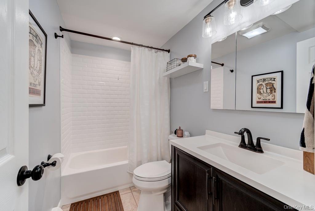 4 Forge Gate Drive, Unit F3 Cold Spring, NY 10516 - Photo 13 of 20 a bathroom with a sink toilet tub and shower