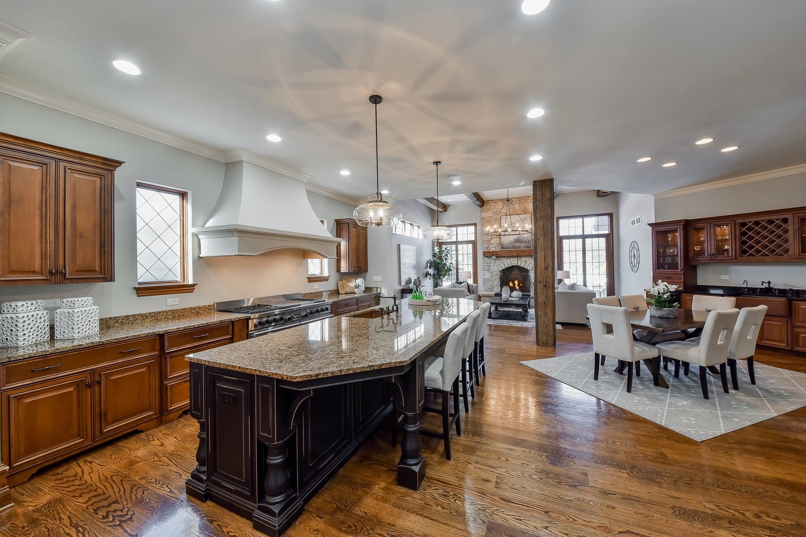 1025 East Hillside Road Naperville, IL 60540 - Photo 8 of 40