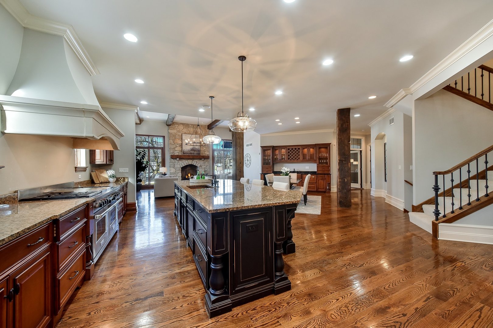 1025 East Hillside Road Naperville, IL 60540 - Photo 9 of 40