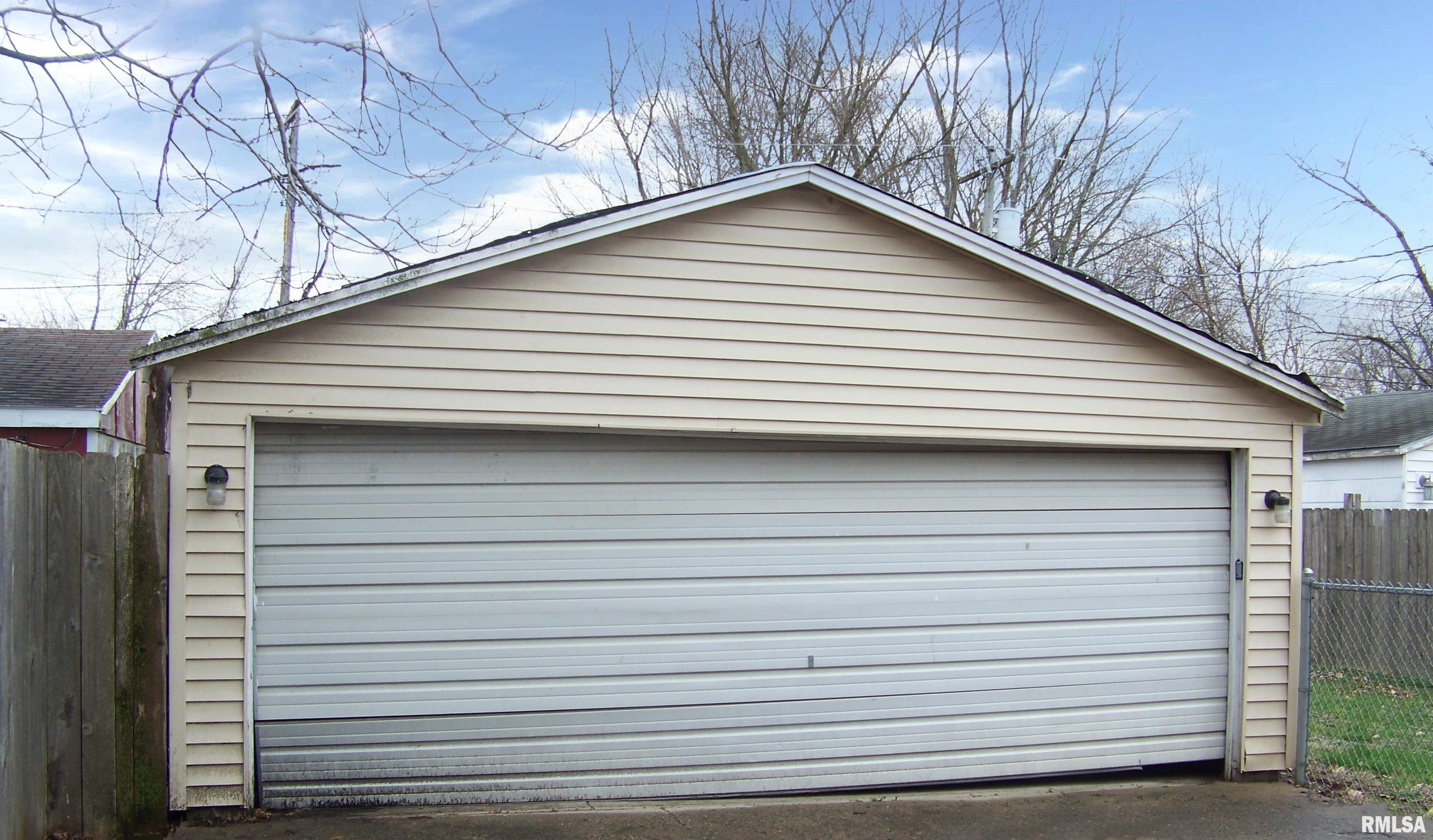 2604 Price Street Springfield, IL 62704 - Photo 8 of 11