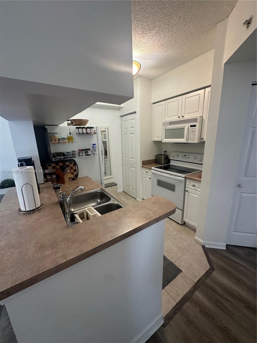 17125 North Bay Road, Unit 3402 Sunny Isles Beach, FL 33160 - Photo 3 of 13