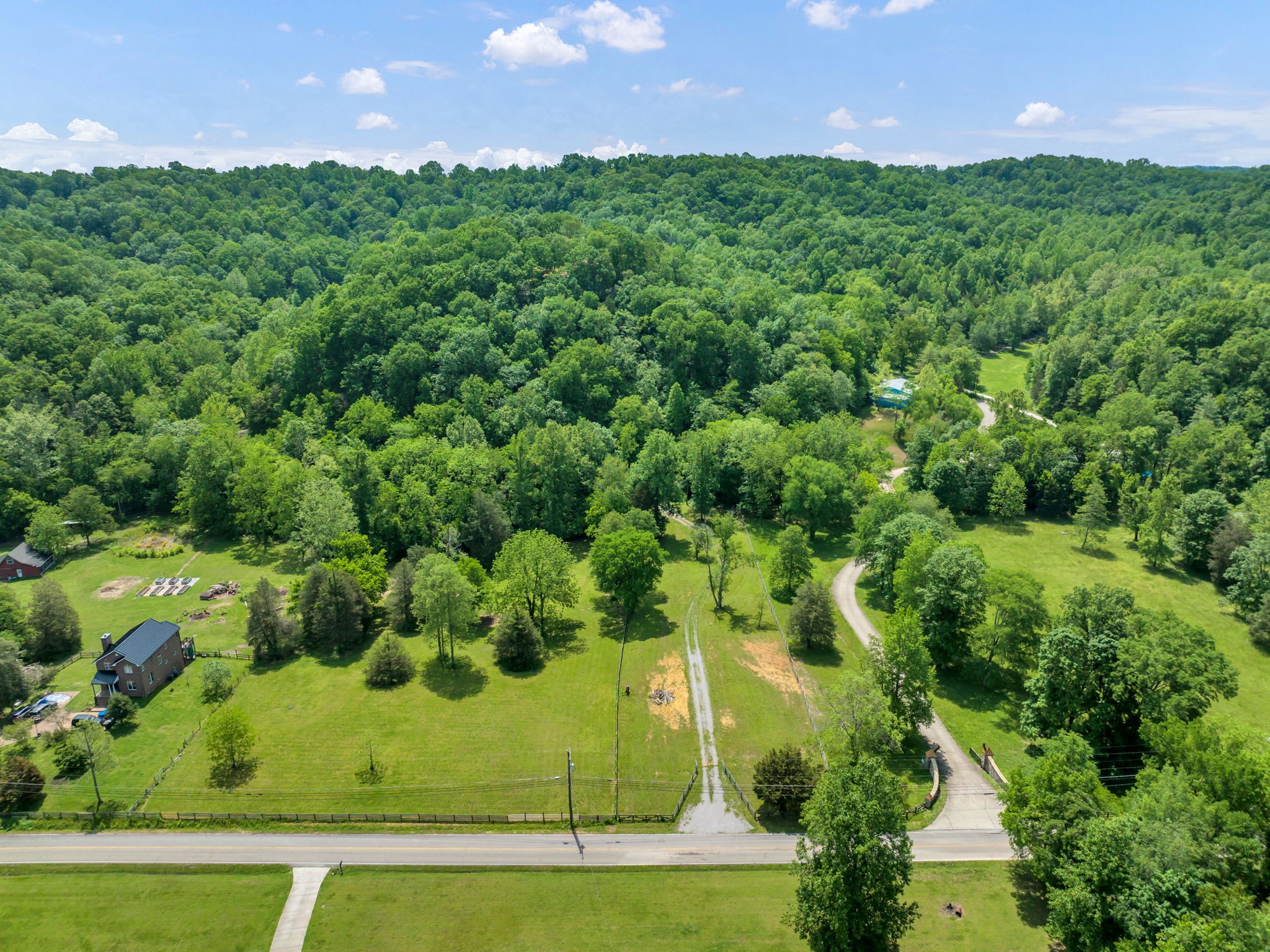 8515 Cub Creek Road Nashville, TN 37209 - Photo 18 of 23 a view of a garden
