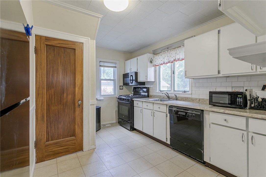 99 Wimbledon Road Irondequoit, NY 14617 - Photo 10 of 20 kitchen off the dining room