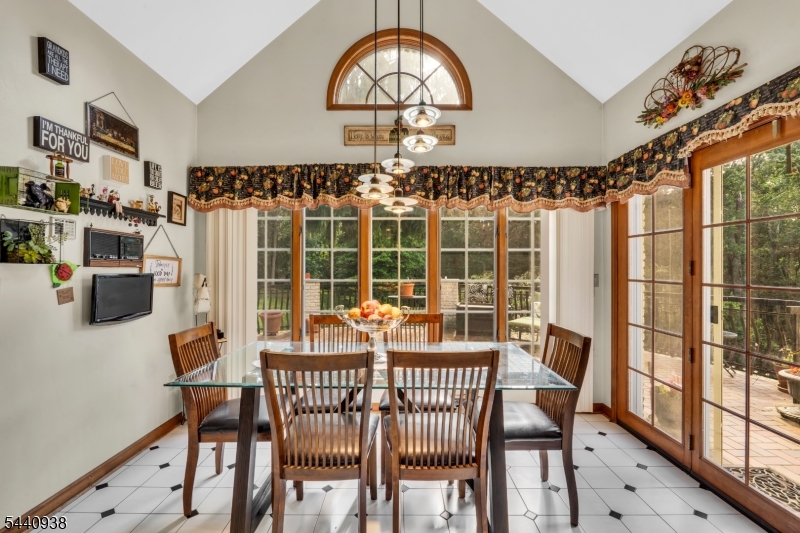 10 Loriann Road Warren, NJ 07059 - Photo 11 of 34