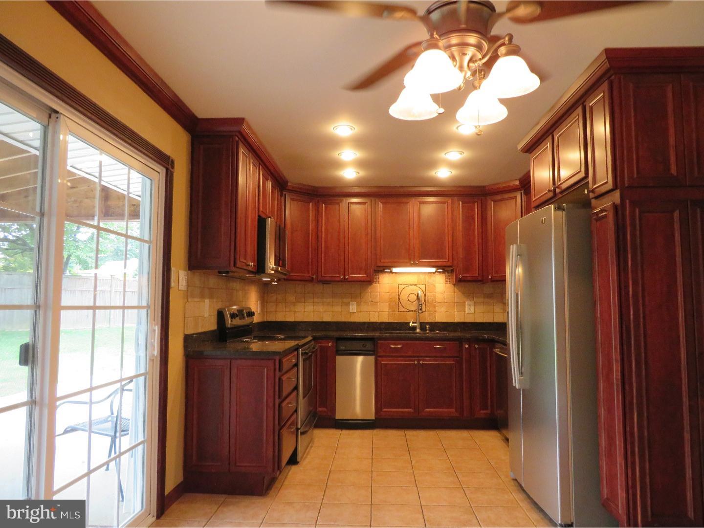 34 Quartz Road Levittown, PA 19057 - Photo 4 of 25 Gallery Image 4