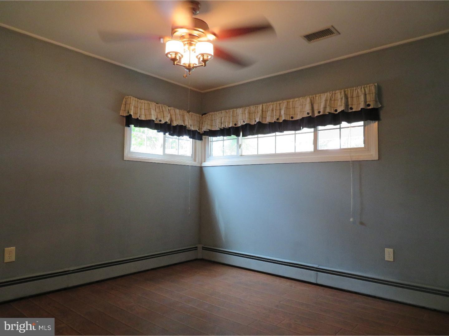 34 Quartz Road Levittown, PA 19057 - Photo 10 of 25 Gallery Image 10