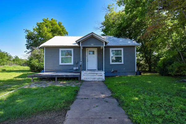 $79,000 | 204 West Victoria Street, Brady, TX 76825