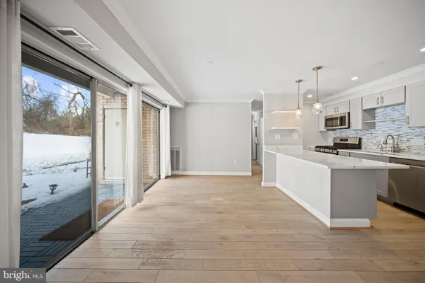 $297,000 | 12202 Braxfield Court, Unit 5, Rockville, MD 20852