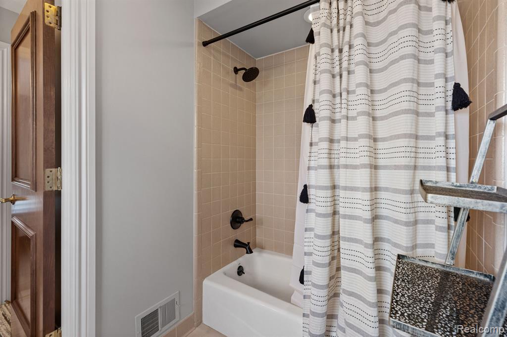 4895 Goodison Pl Drive Rochester, MI 48306 - Photo 44 of 61 Gallery Image 44