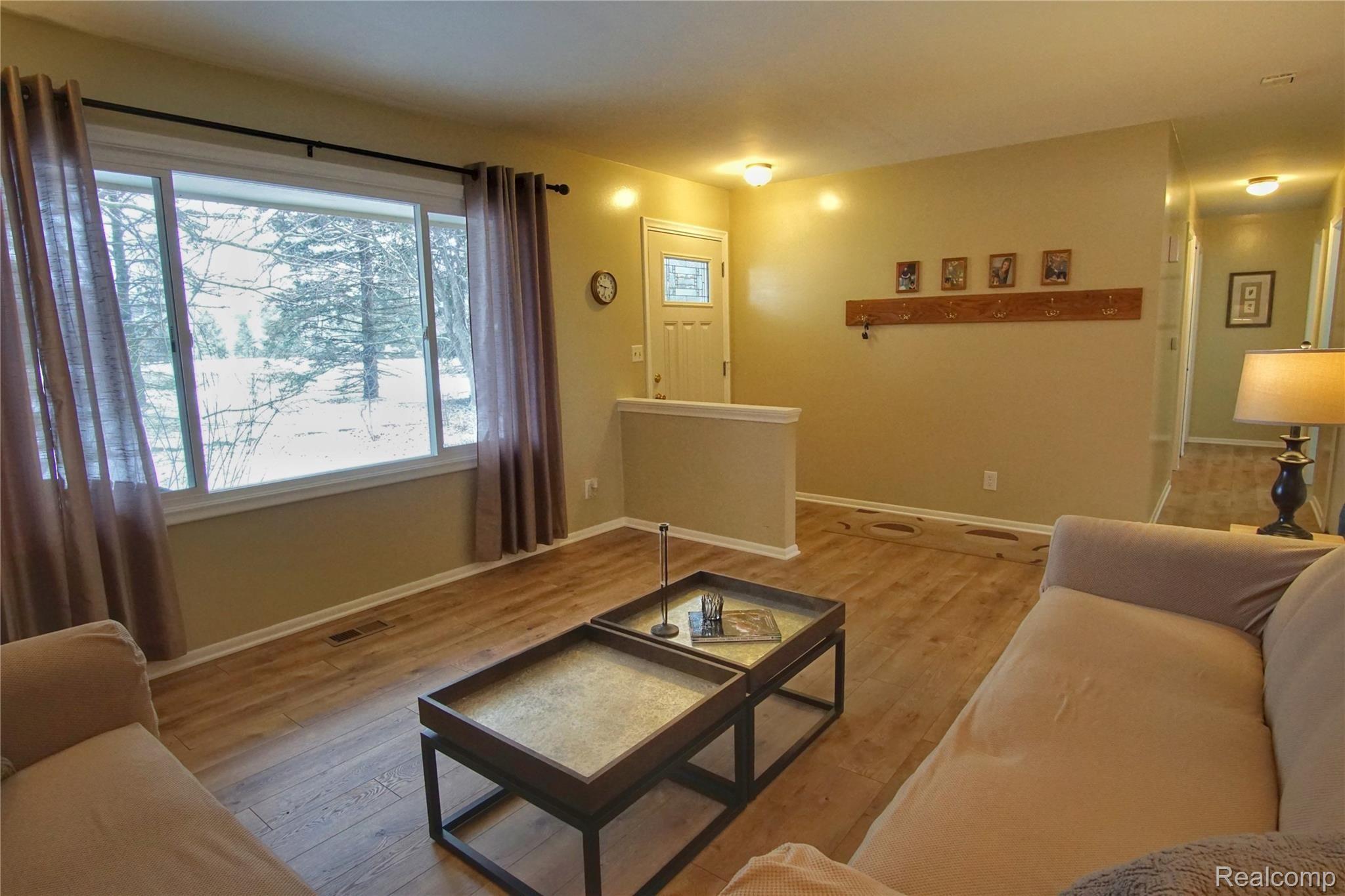 5409 South Genesee Road Grand Blanc, MI 48439 - Photo 9 of 27 9.jpg