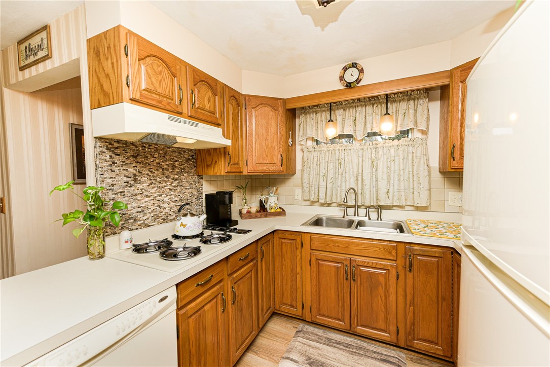 18 John Jay Drive Irondequoit, NY 14617 - Photo 7 of 37