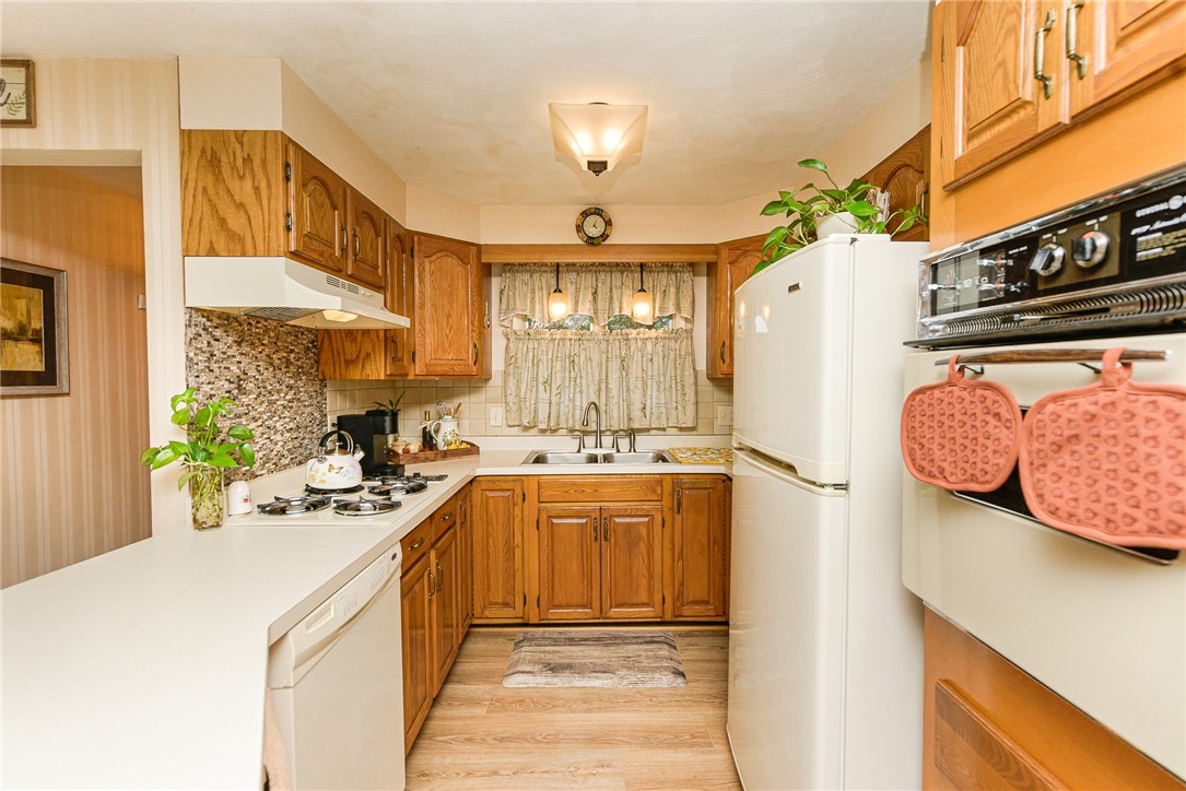 18 John Jay Drive Irondequoit, NY 14617 - Photo 8 of 37