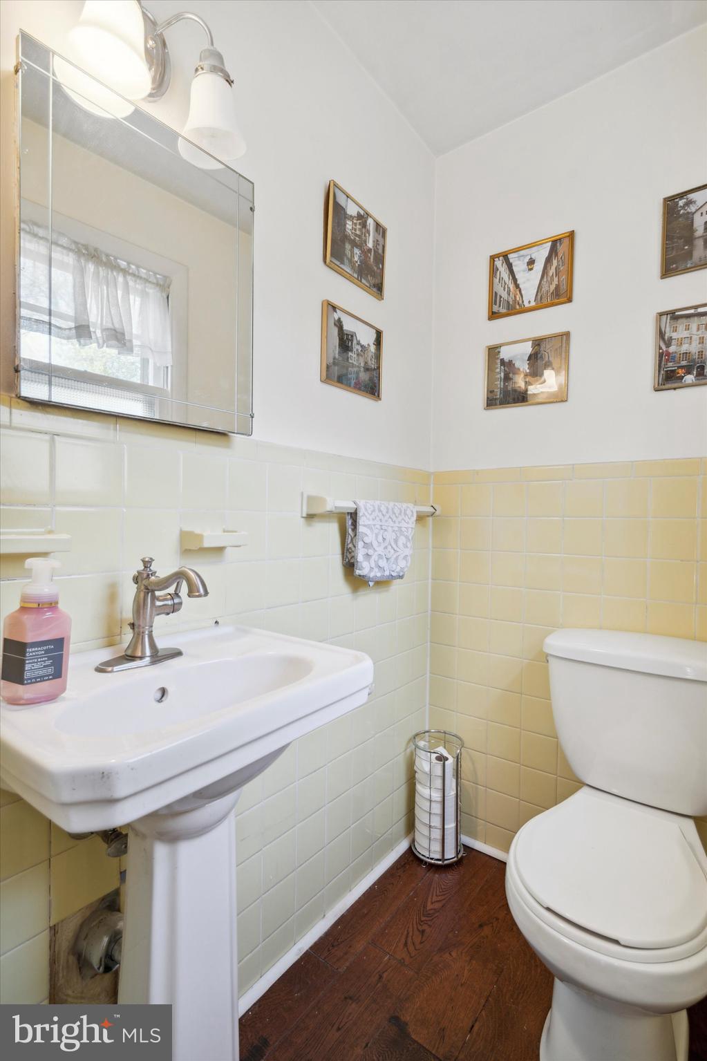 309 Boyer Road Cheltenham, PA 19012 - Photo 17 of 35 Powder Room