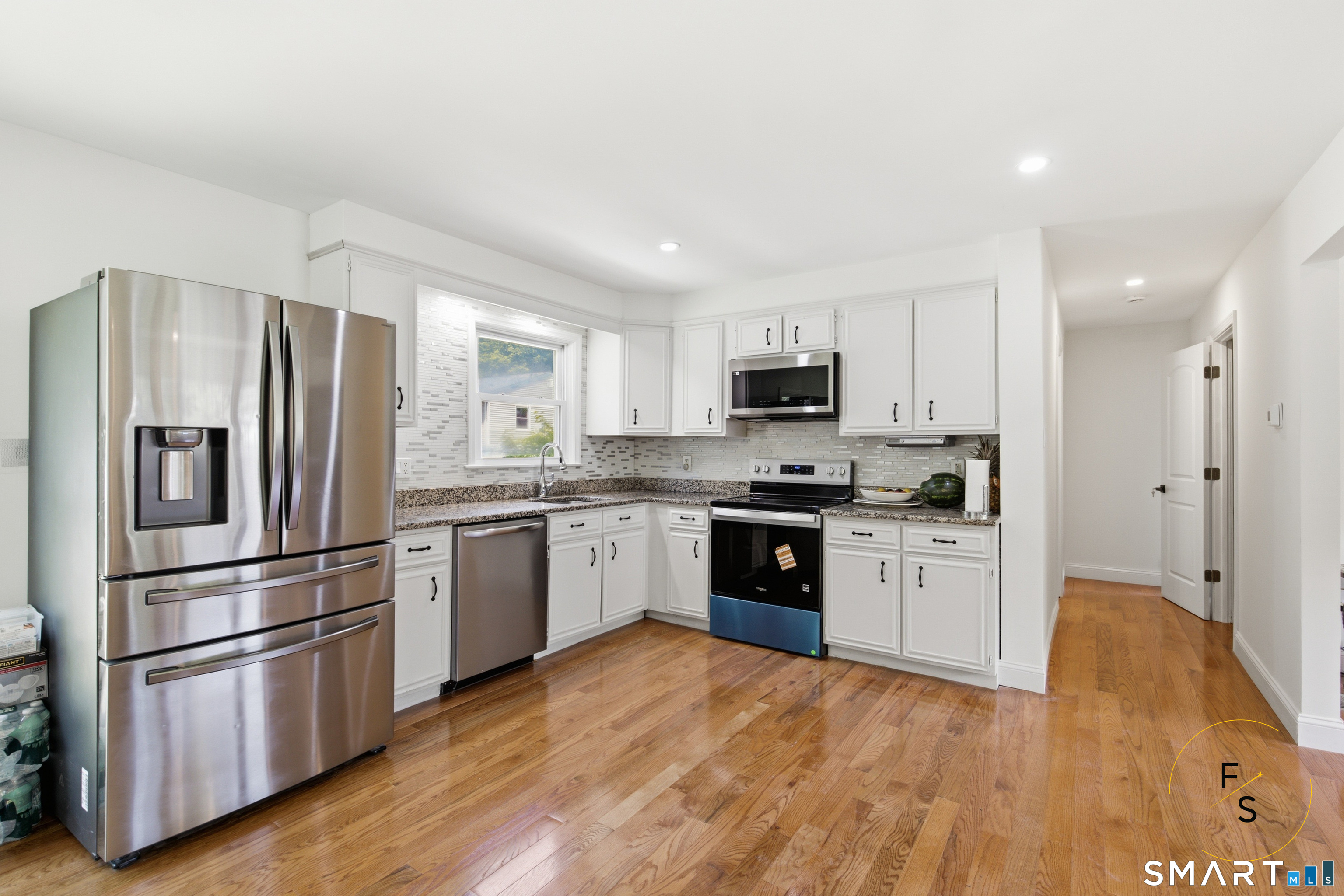24 Gaspee Road Bridgeport, CT 06606 - Photo 6 of 30