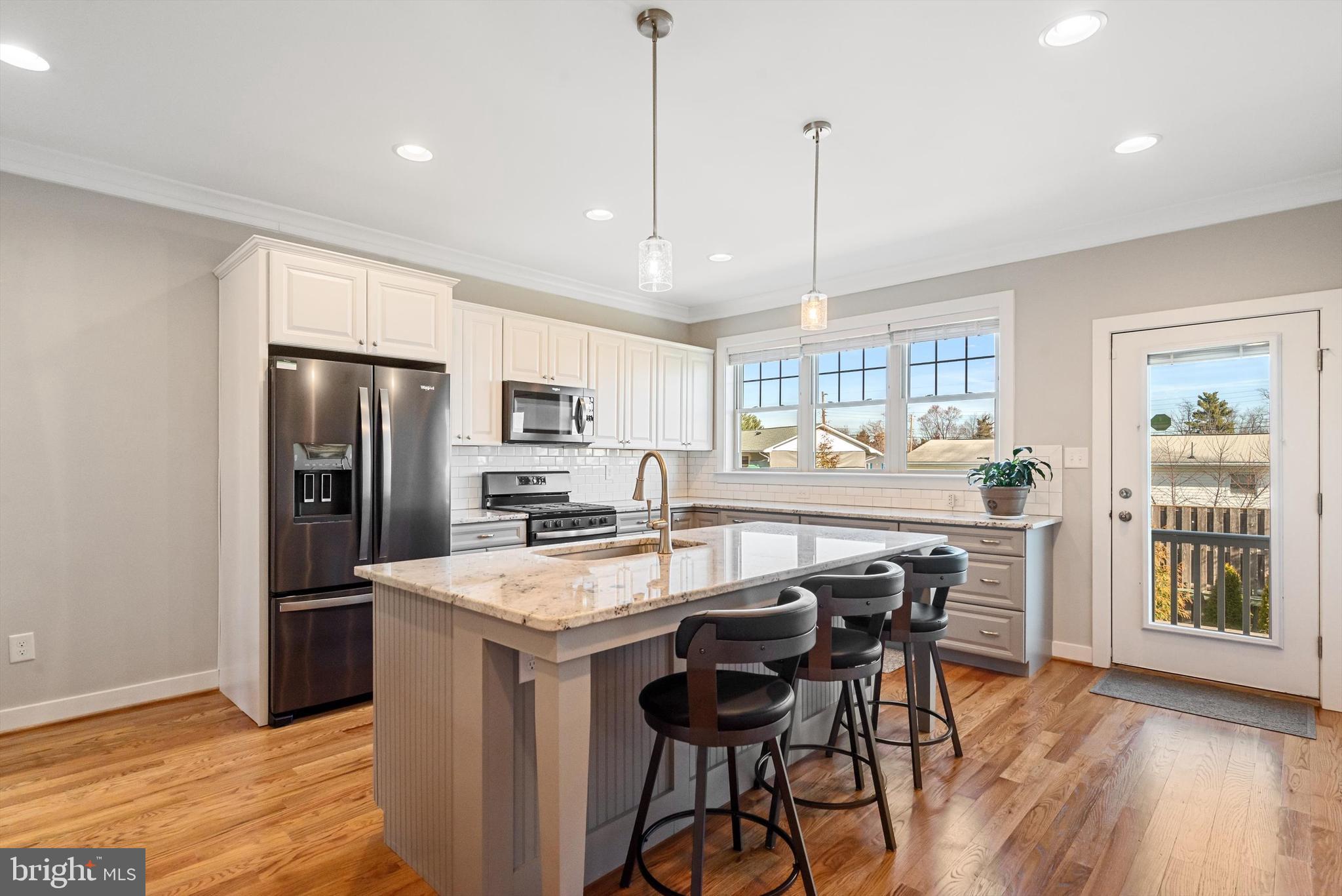 147 Doonbeg Court Winchester, VA 22602 - Photo 10 of 32 island with breakfast bar