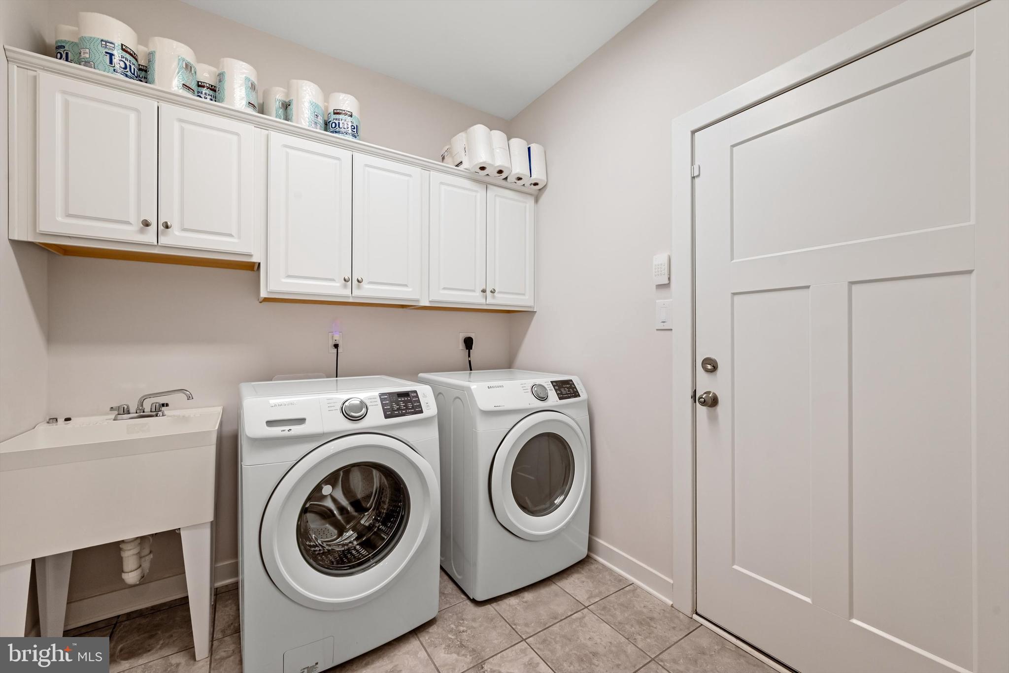 147 Doonbeg Court Winchester, VA 22602 - Photo 15 of 32 laundry room and garage access