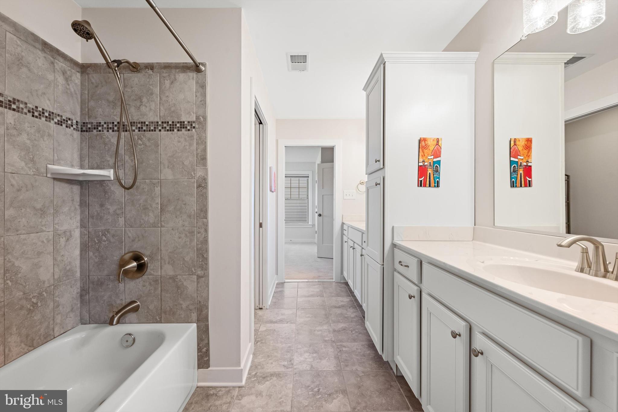 147 Doonbeg Court Winchester, VA 22602 - Photo 25 of 32 jack and jill bath