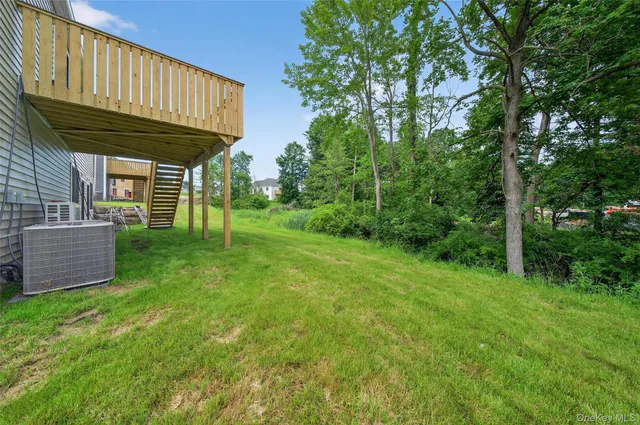 a view of a house with backyard