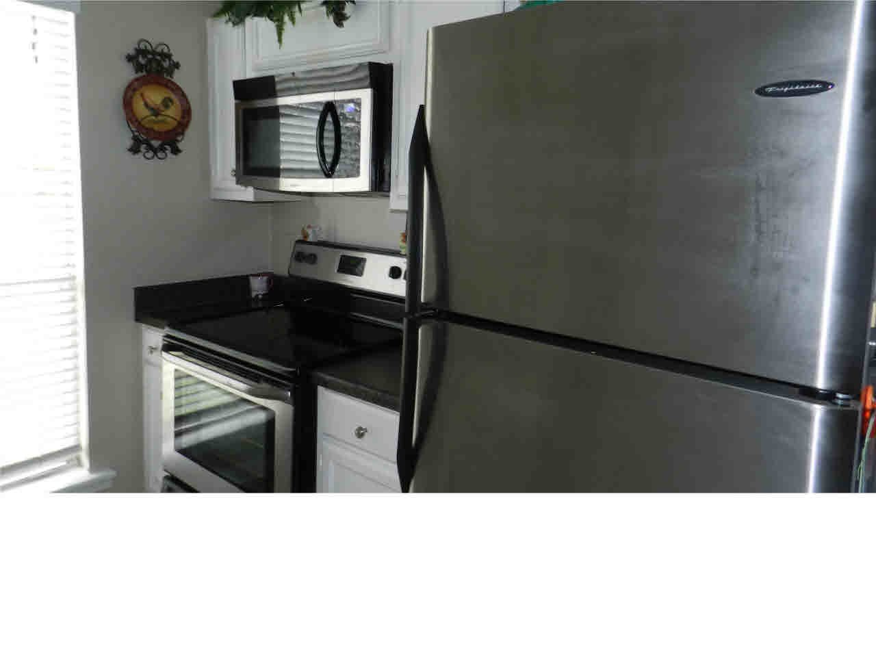 145 Cumberland Road, Unit A Brandon, MS 39047 - Photo 5 of 15 Kitchen with Stainless Appliances