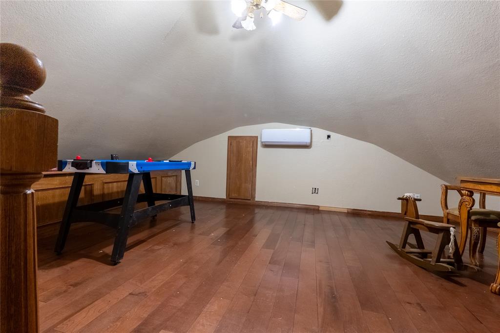 207 Southridge Road Edgewood, TX 75117 - Photo 17 of 19 Upstairs