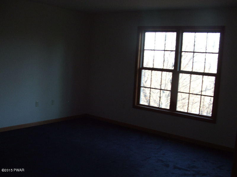 2109 Lakeview Road Bushkill, PA 18324 - Photo 5 of 9 Gallery Image 5