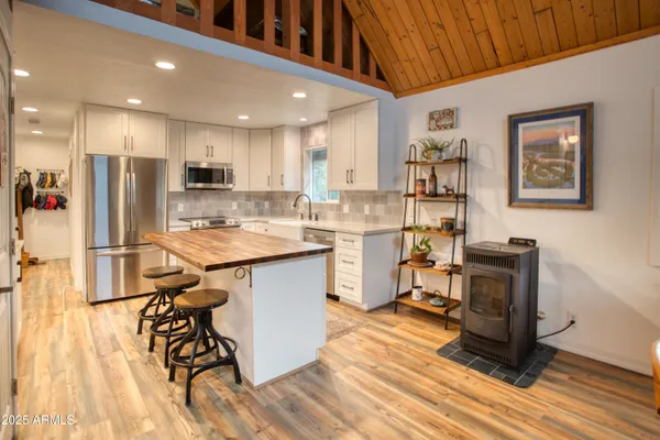 $469,000 | 1912 Little Doe Trail, Overgaard, AZ 85933