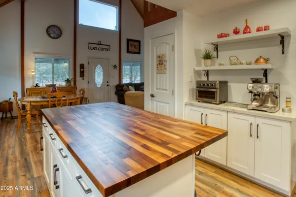 $469,000 | 1912 Little Doe Trail, Overgaard, AZ 85933