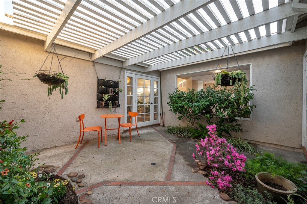 17 Rippling Streme Irvine, CA 92603 - Photo 28 of 54 Atrium