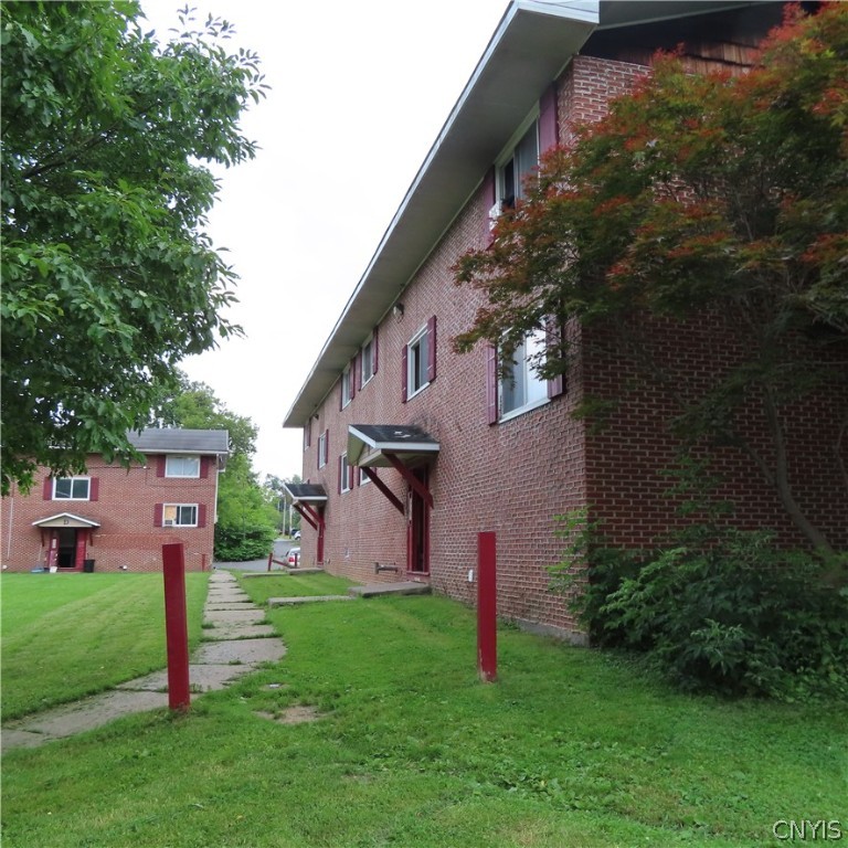 1427 Oneida Street Utica, NY 13501 - Photo 3 of 37
