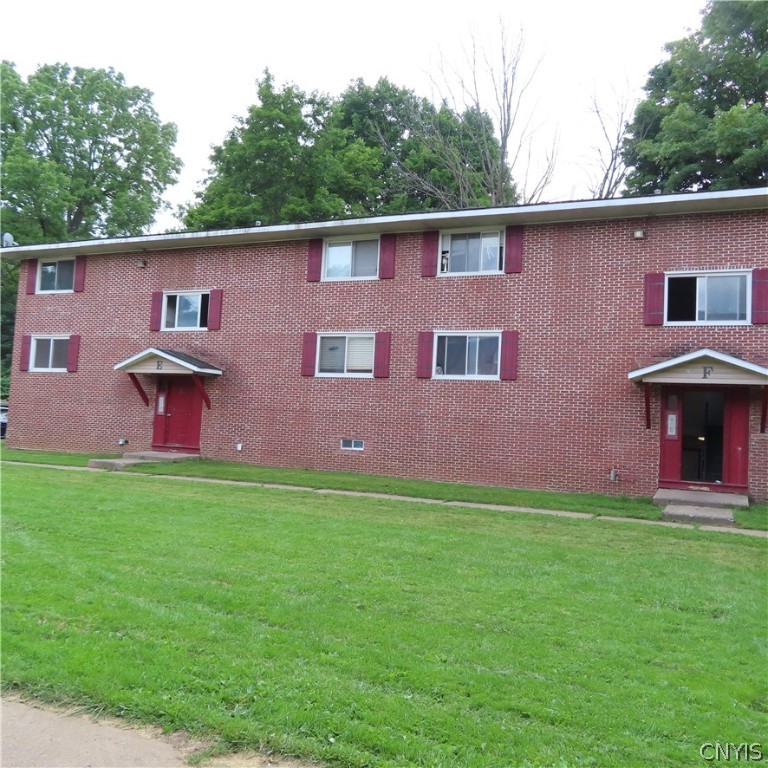 1427 Oneida Street Utica, NY 13501 - Photo 4 of 37