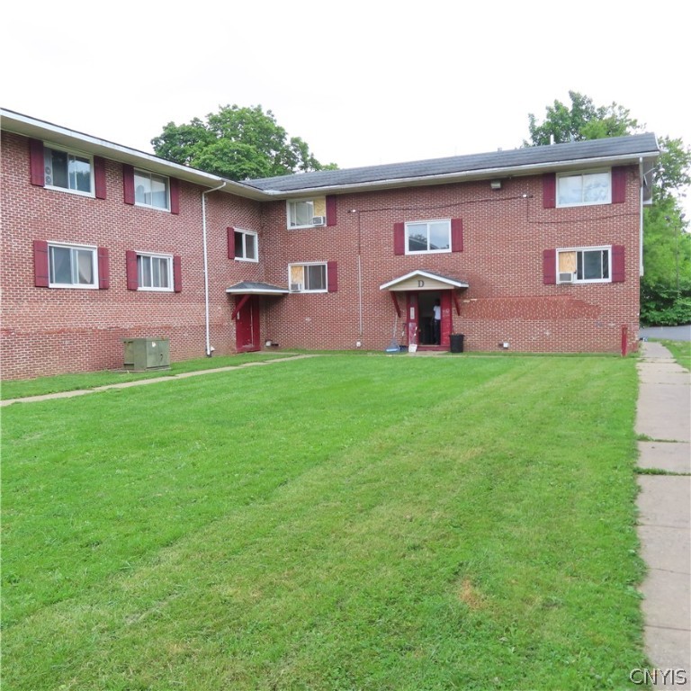 1427 Oneida Street Utica, NY 13501 - Photo 7 of 37