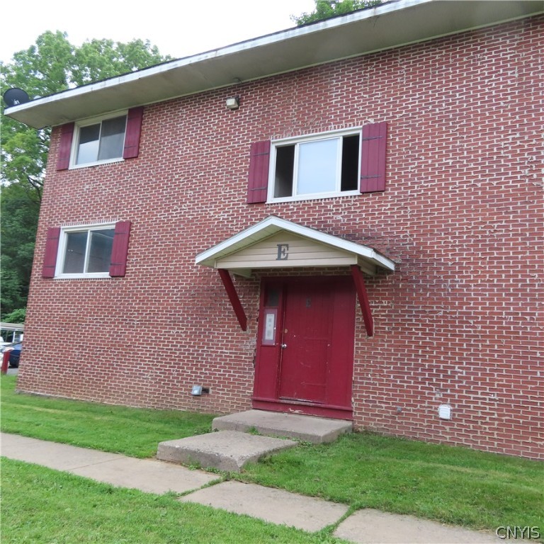 1427 Oneida Street Utica, NY 13501 - Photo 8 of 37