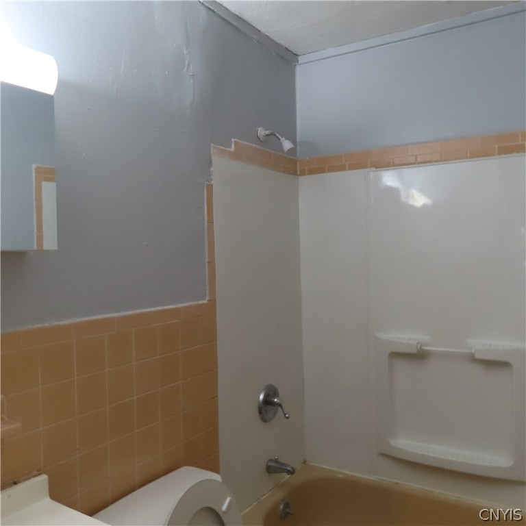 1427 Oneida Street Utica, NY 13501 - Photo 10 of 37