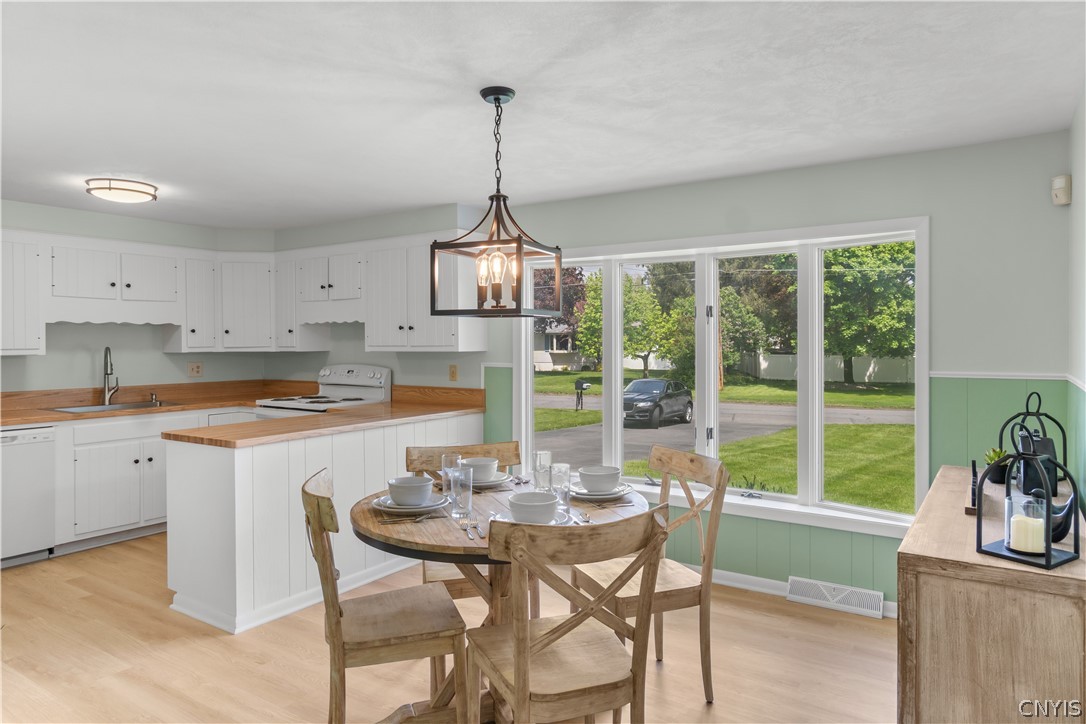 4421 Whedon Road Camillus, NY 13219 - Photo 9 of 23