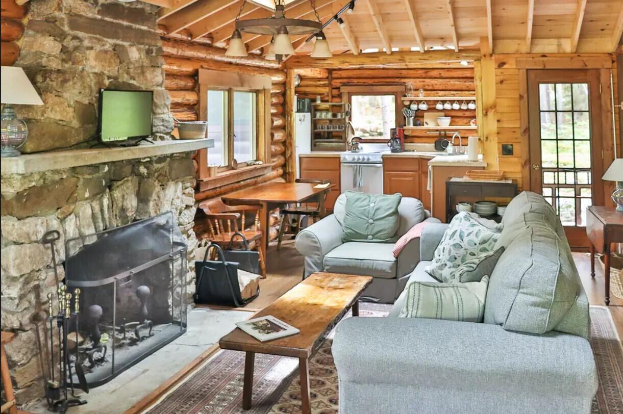 4 Crooked Pine Road Boothbay Harbor, ME 04538 - Photo 11 of 20 10 Living Room