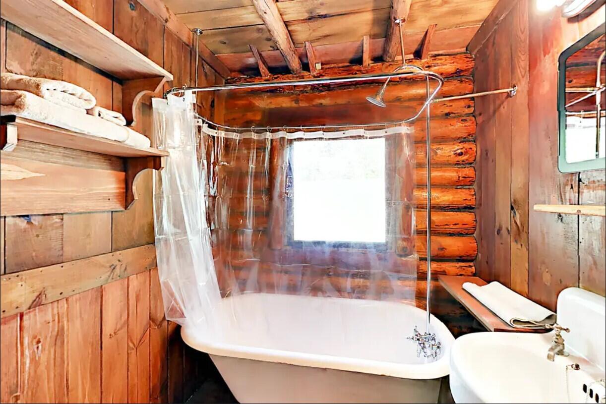 4 Crooked Pine Road Boothbay Harbor, ME 04538 - Photo 17 of 20 15 Bathroom